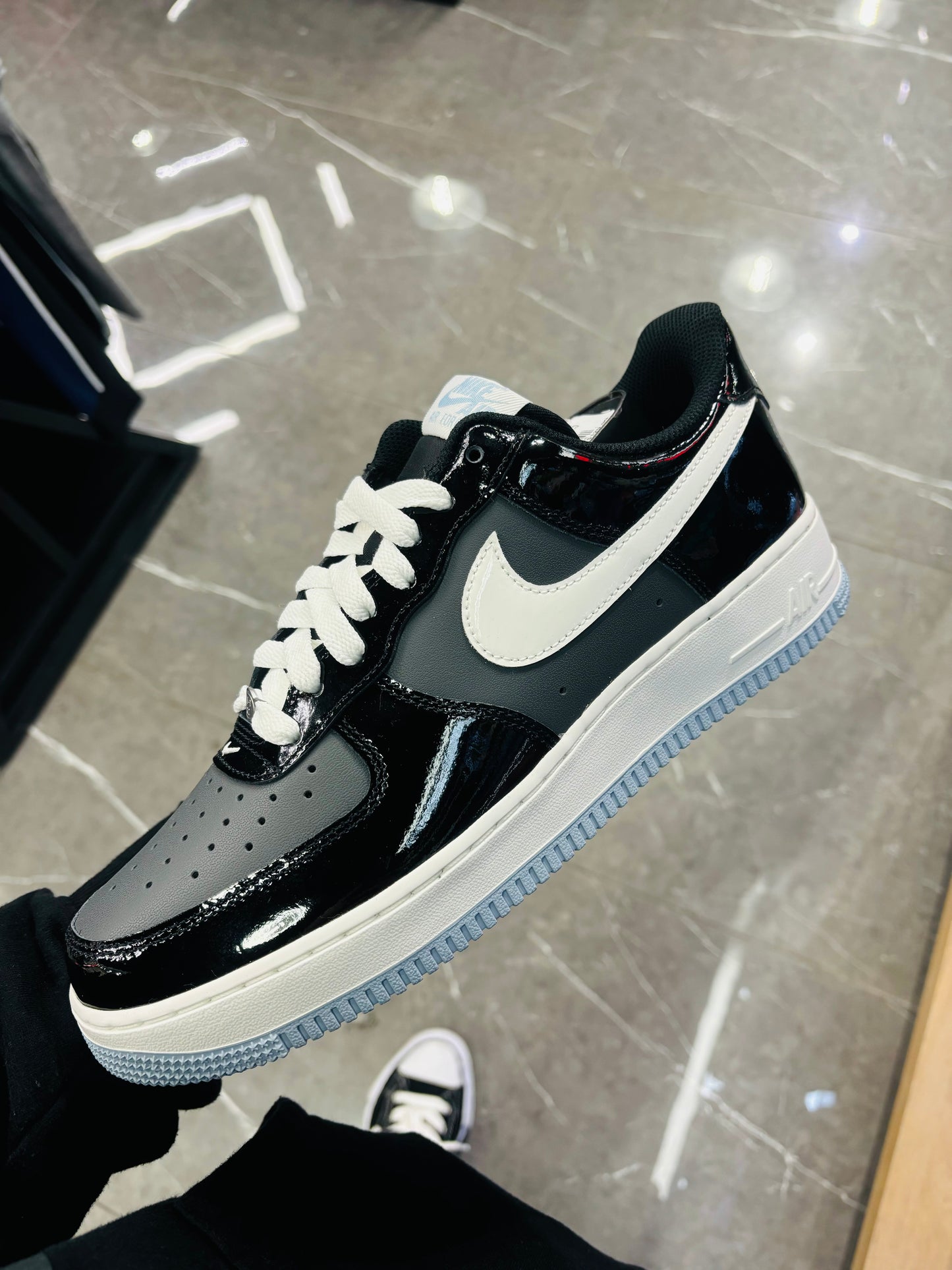 AIR FORCE 1 low Patent black