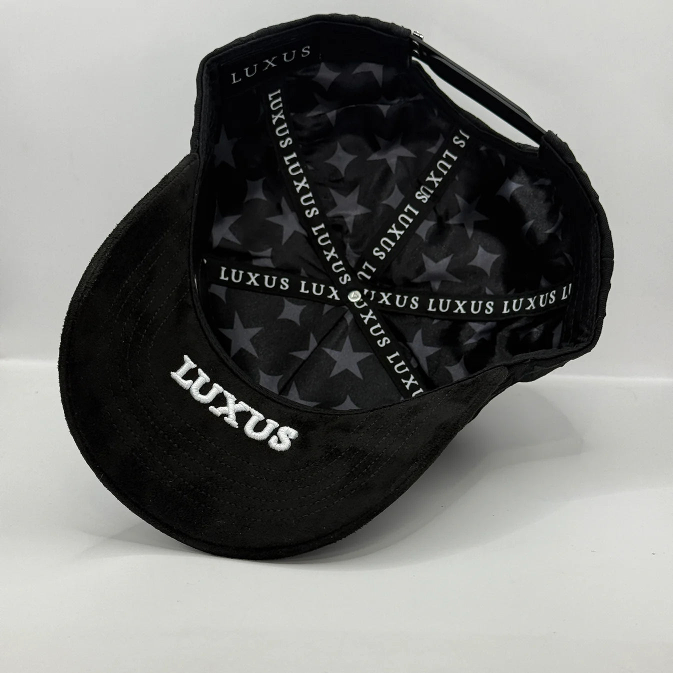 Gorra LUXUS - Drop N.3 "L-STAR" (Blackout Diamantes) ⭐