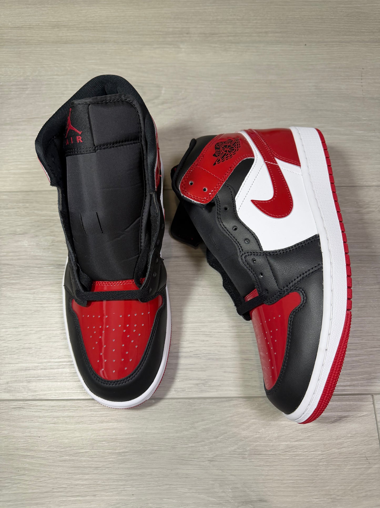 Jordan 1 mid patent