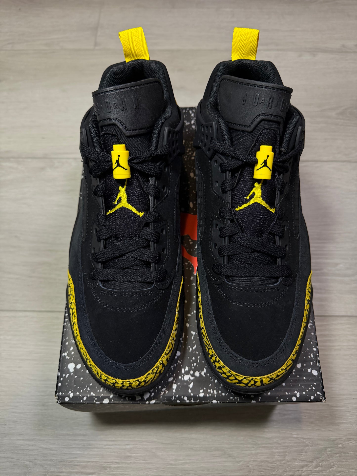 Jordan spizike low yellow thunder