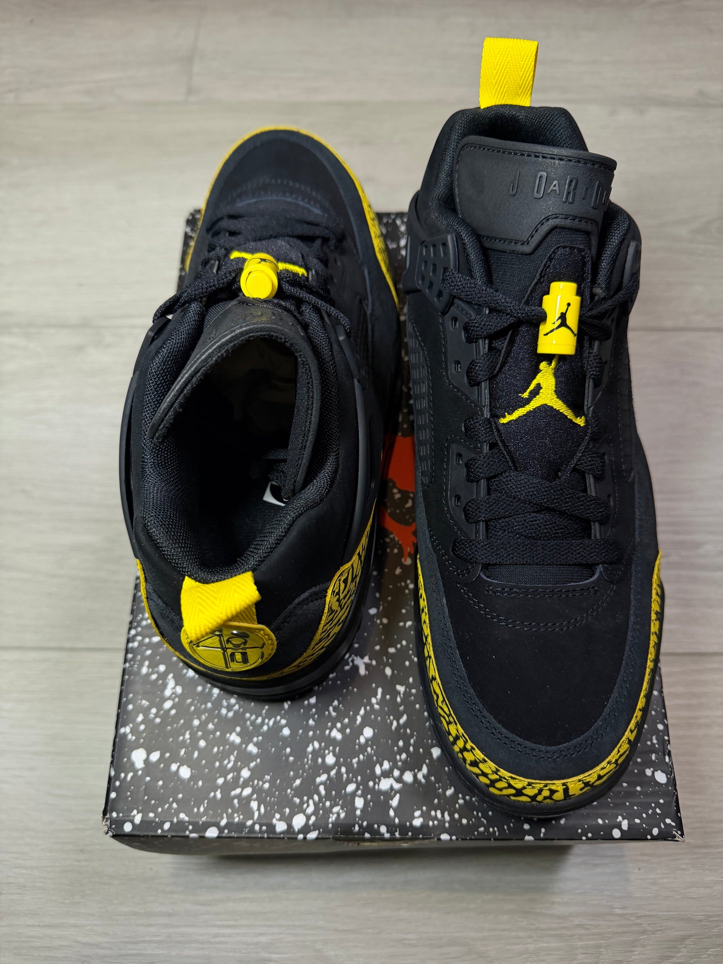 Jordan spizike low yellow thunder