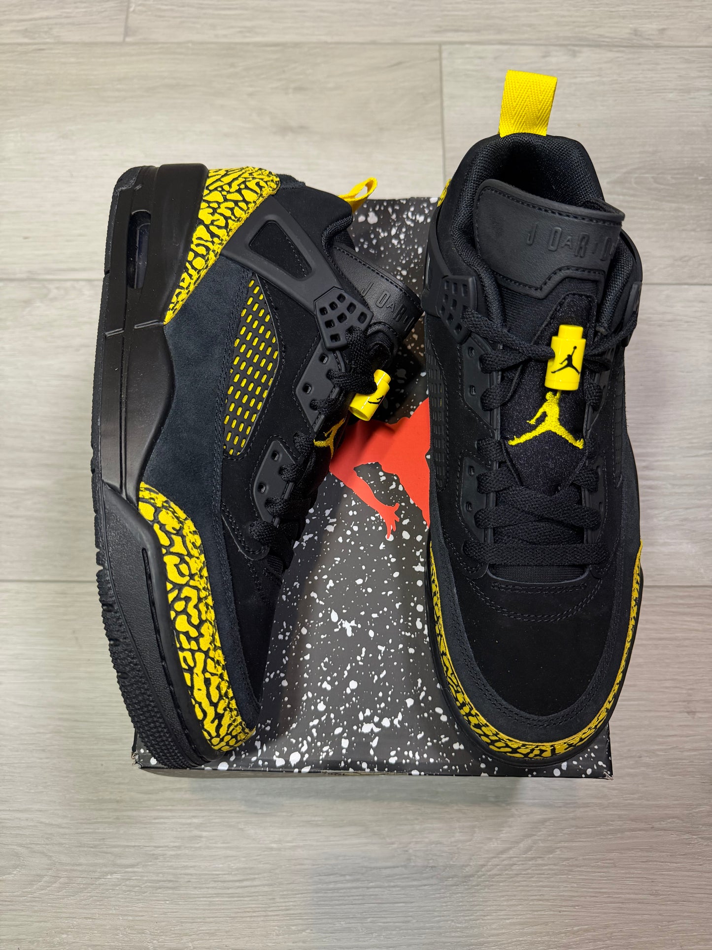 Jordan spizike low yellow thunder
